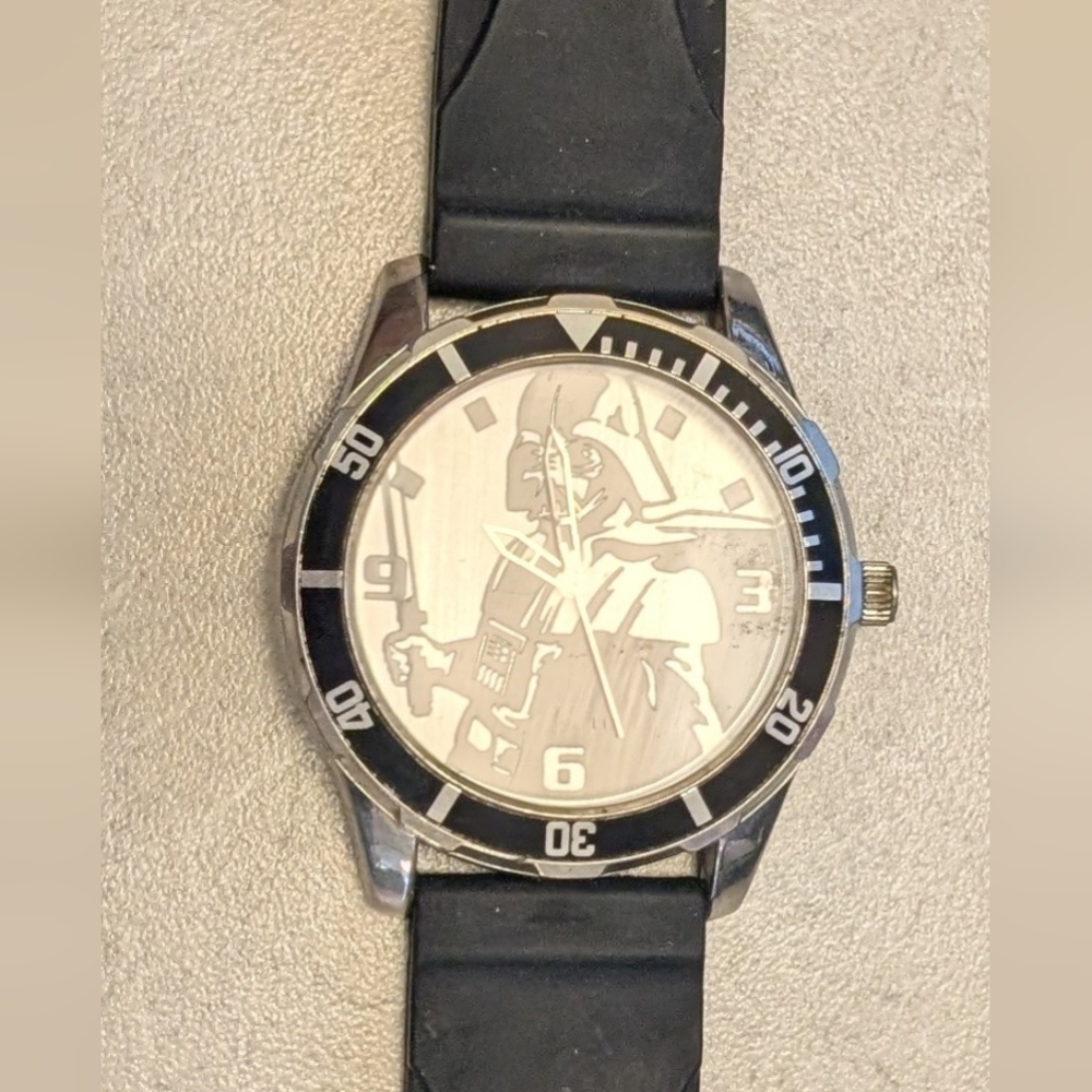 WORKING DARTH VADER Black Bezel Wristwatch with Etched Figure Dial